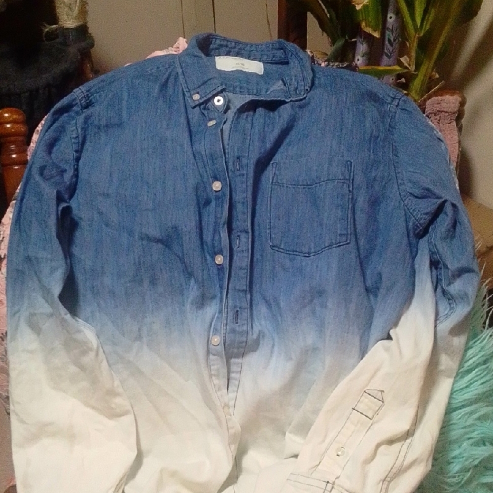 Aeropostale Men's Blue and White Gradient Shirt